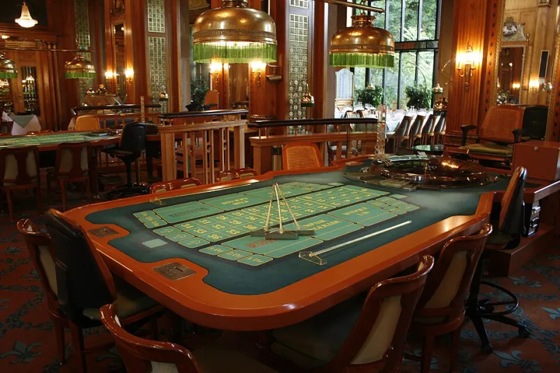 Chasing Ghosts: The 'Hot Table' Fantasy That's Quietly Draining Your Bankroll
